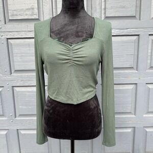 Green Cropped Long Sleeve Top Size Medium!‎